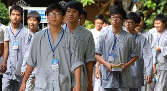 thanh-nien-phat-tu-chaymoc