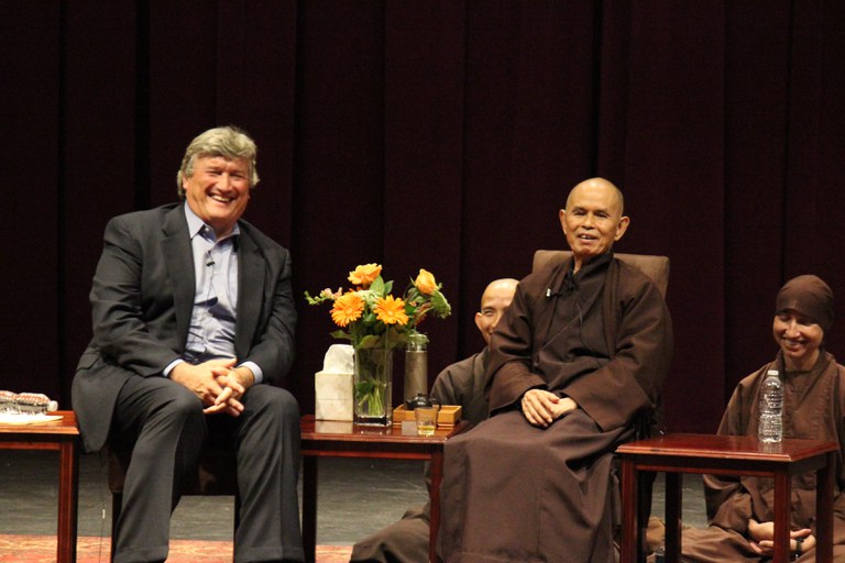 thich-nhat-hanh-chay-moc-1