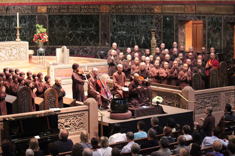 thich-nhat-hanh-chay-moc-2