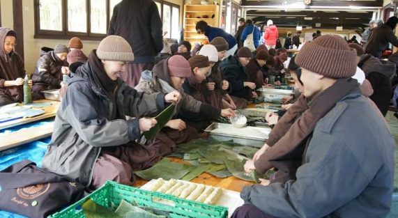 goi-banh-chung-ngay-tet