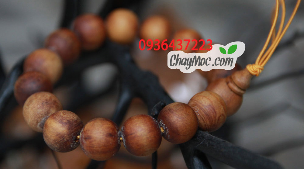 vòng tay gỗ hoàng đàn