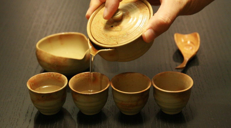 Uống trà thưởng trà